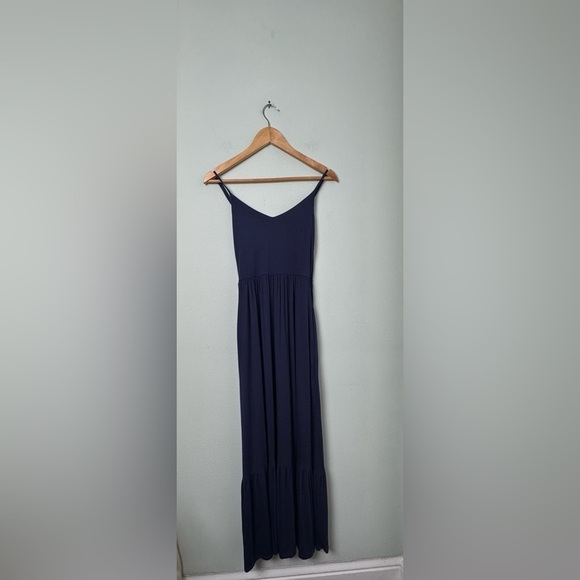 Evereve Eloise Tiered Maxi Dress w/smocked back in navy blue size small - Picture 2 of 13